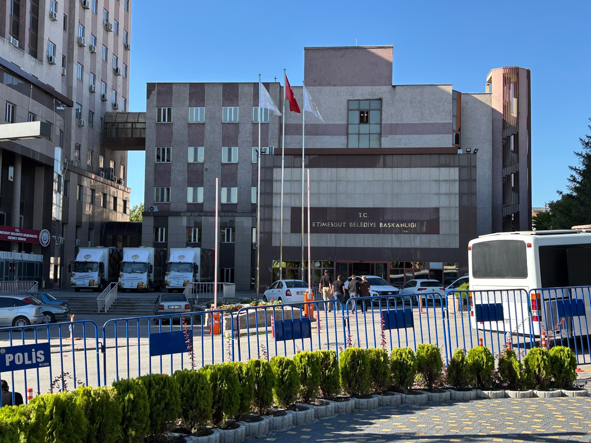 Etimesgut Belediyesi soruşturmasında Erdal Beşikçioğlu dahil toplam 55 kişi gözaltına alındı