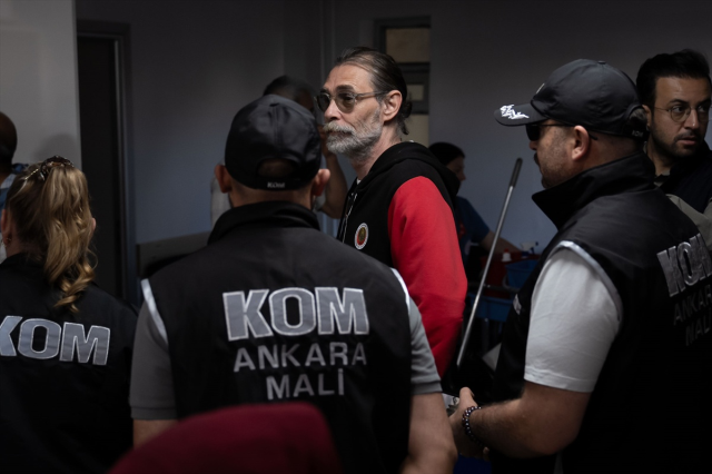 Etimesgut Belediyesi'ne operasyon! Başkan Erdal Beşikçioğlu dahil çok sayıda gözaltı var