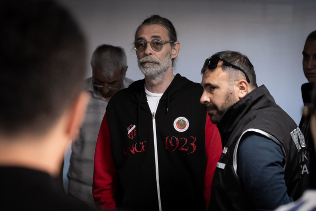 Etimesgut Belediyesi'ne operasyon! Başkan Erdal Beşikçioğlu dahil çok sayıda gözaltı var