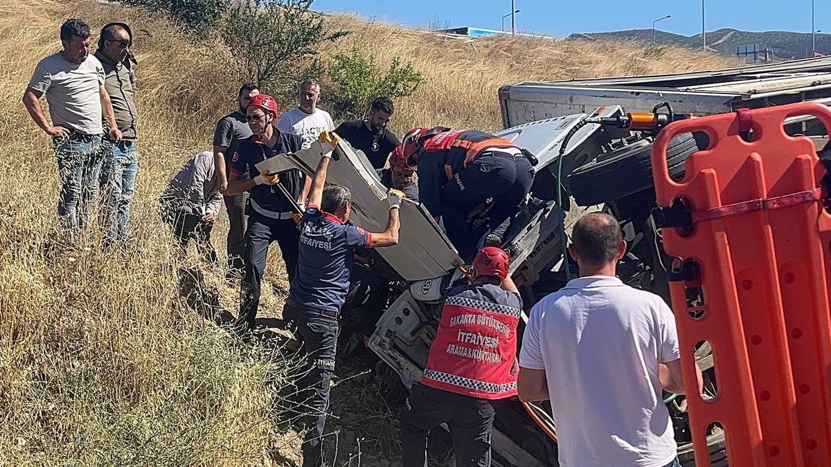 Freni Boşalan Kamyon Devrildi: 6 Yaralı