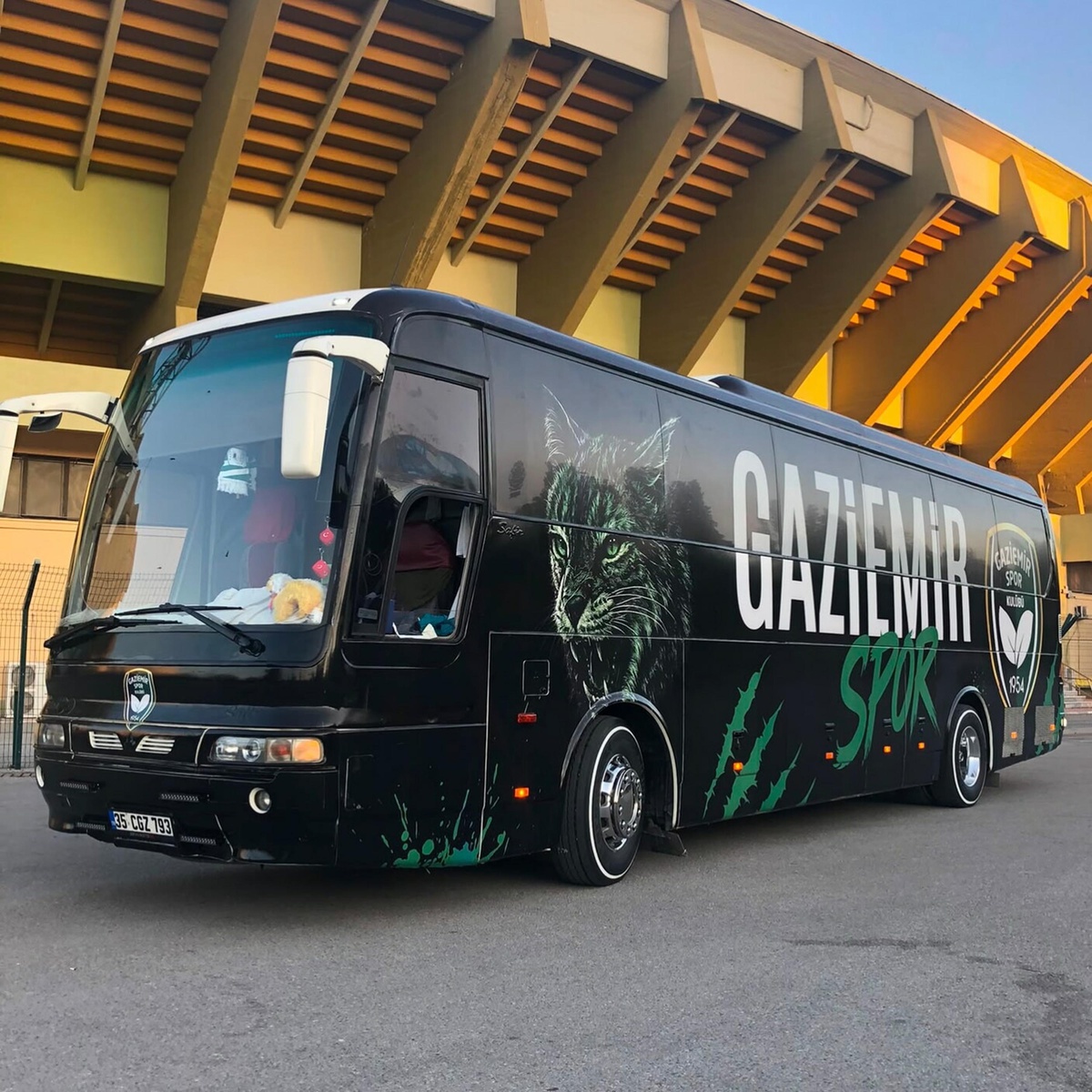 Gaziemir Spor'a Yeni Takım Otobüsü