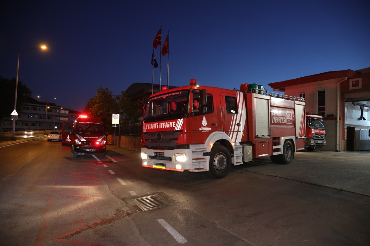 İBB itfaiye ekipleri Gömeç yangınına takviye olmak için yola çıktı