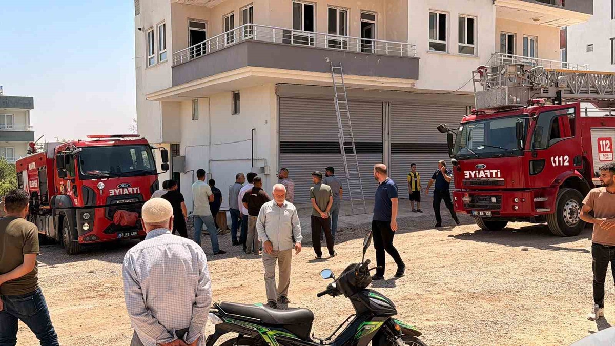 Kahta\'da Yangın: 2 İşçi Dumandan Etkilendi