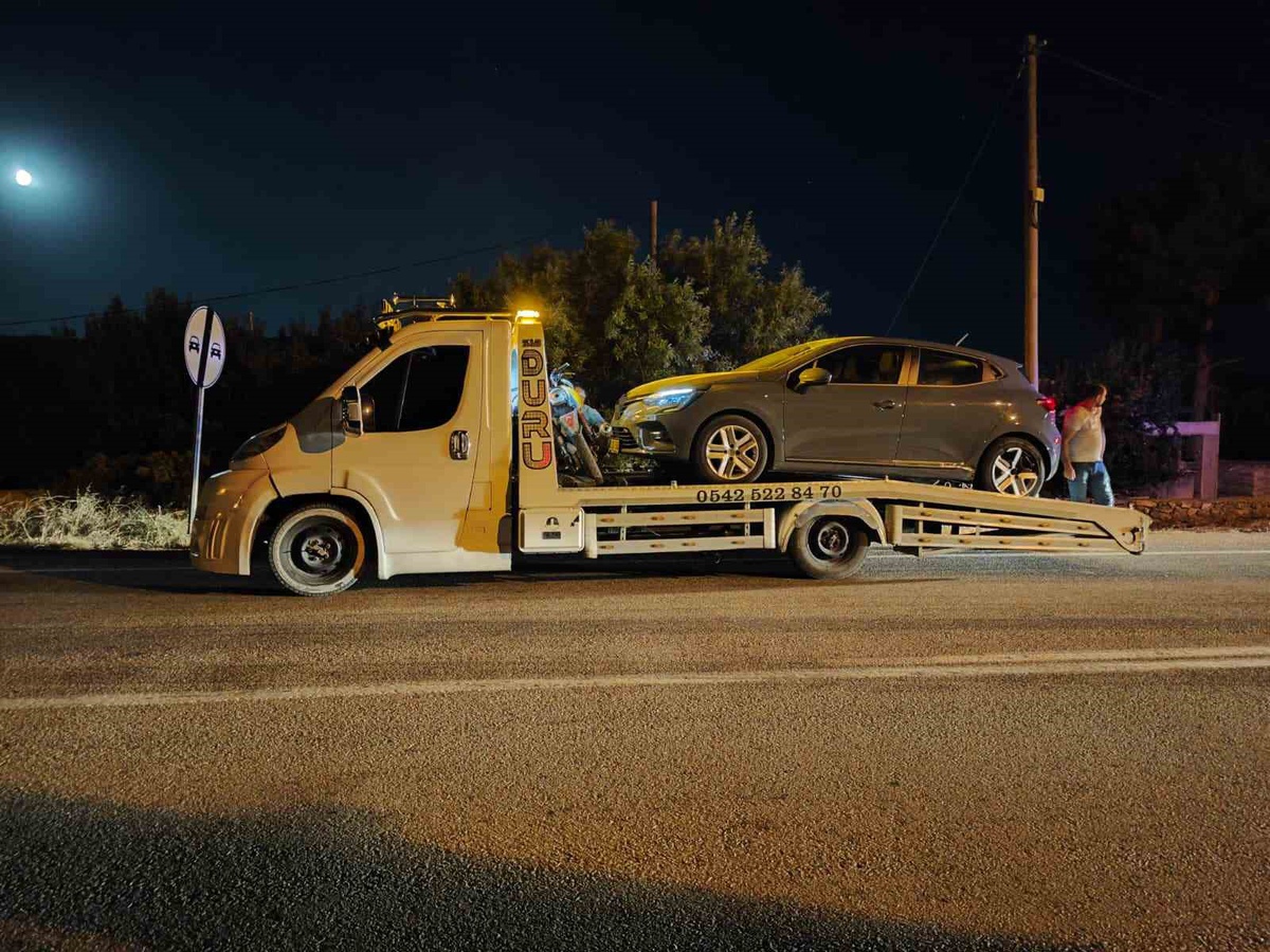 Yalvaç\'ta Motosiklet Ve Otomobil Çarpıştı