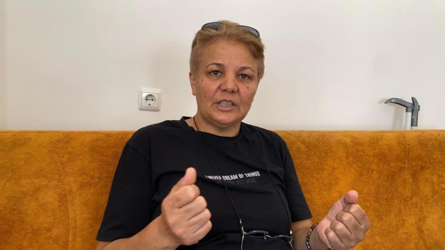 Kask ve eldivenle geldi, yaşlı adamın boynunu kırmaya çalıştı! Dehşet anları kamerada