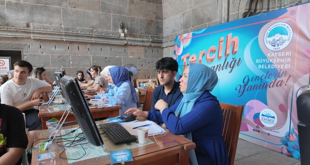 Kayseri Büyükşehir’in ücretsiz YKS tercih danışmanlığına yoğun ilgi: Gençlerden tam not