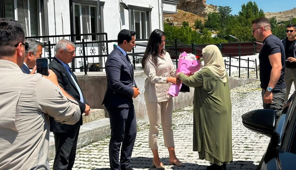 Semiha Yıldırım\'dan Huzurevi Ziyareti