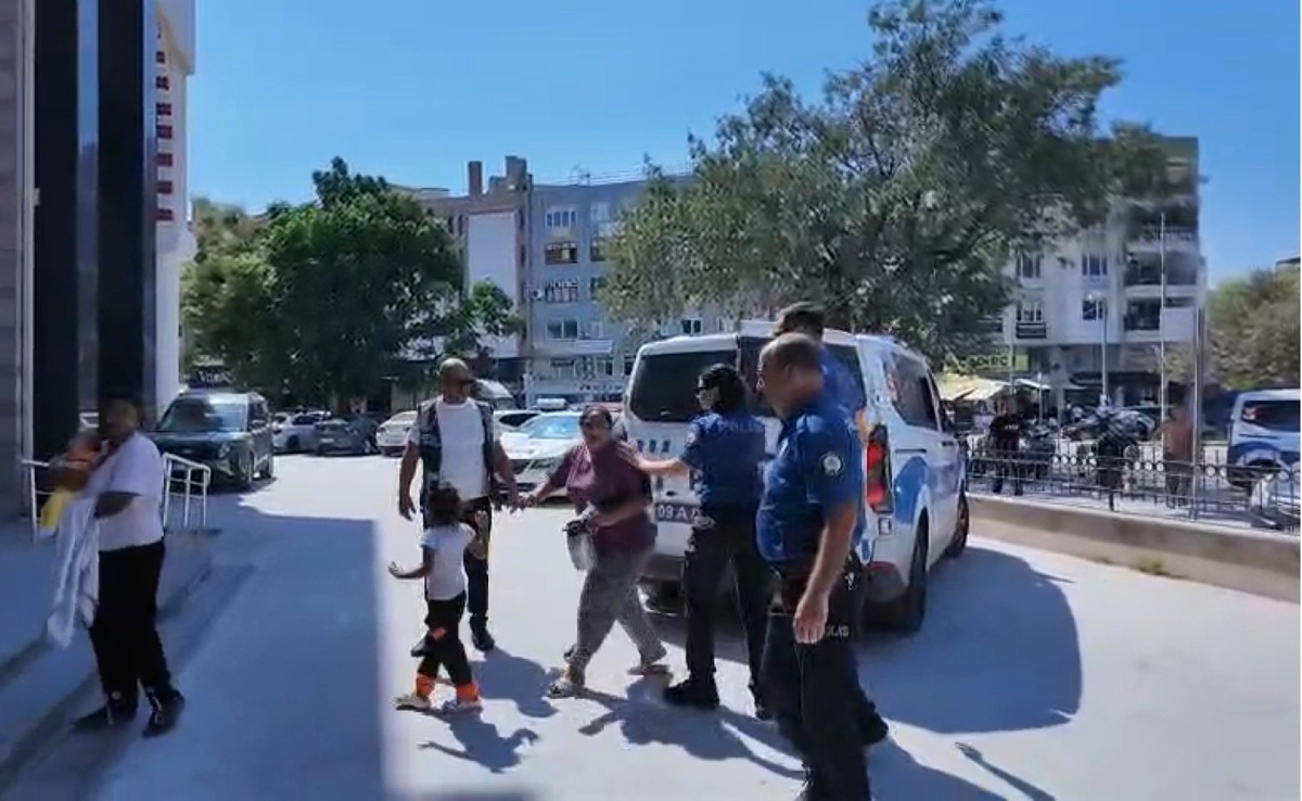 Kuşadası’nda zabıta memurunu darbeden 2 kadın dilenci tutuklandı