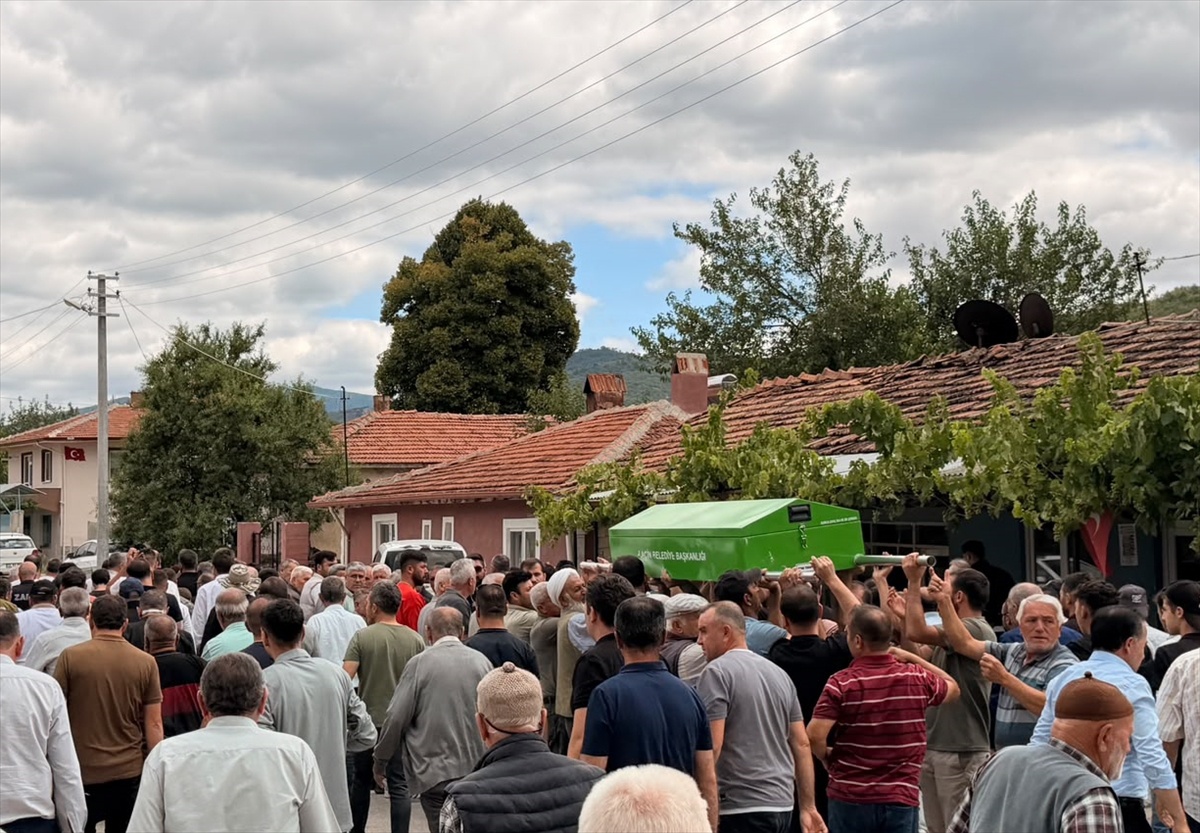 10 Yaşındaki Yusuf\'un Cenazesi Çorum\'da Defnedildi