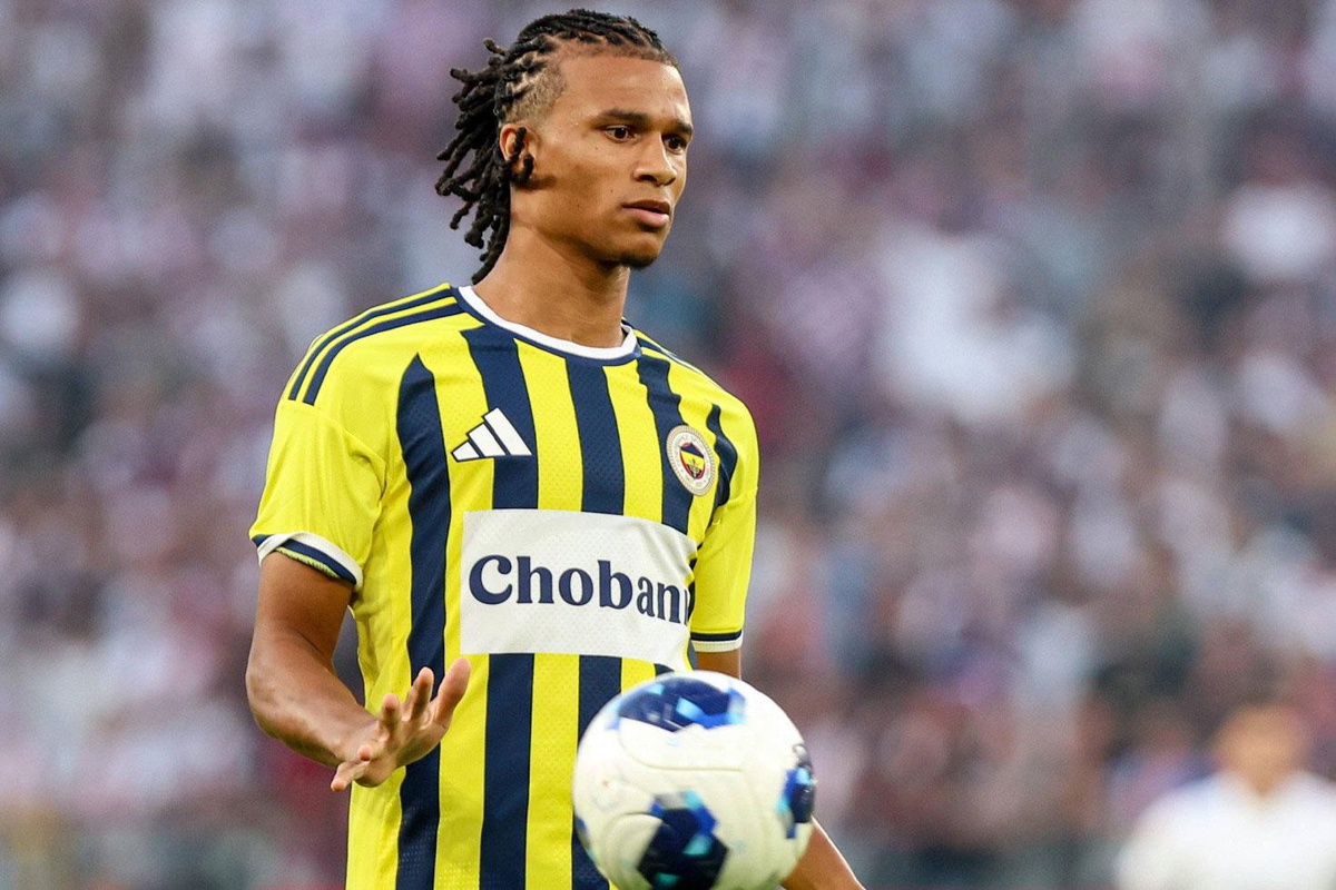 Nathan Ake Fenerbahçe taraftarını büyüledi