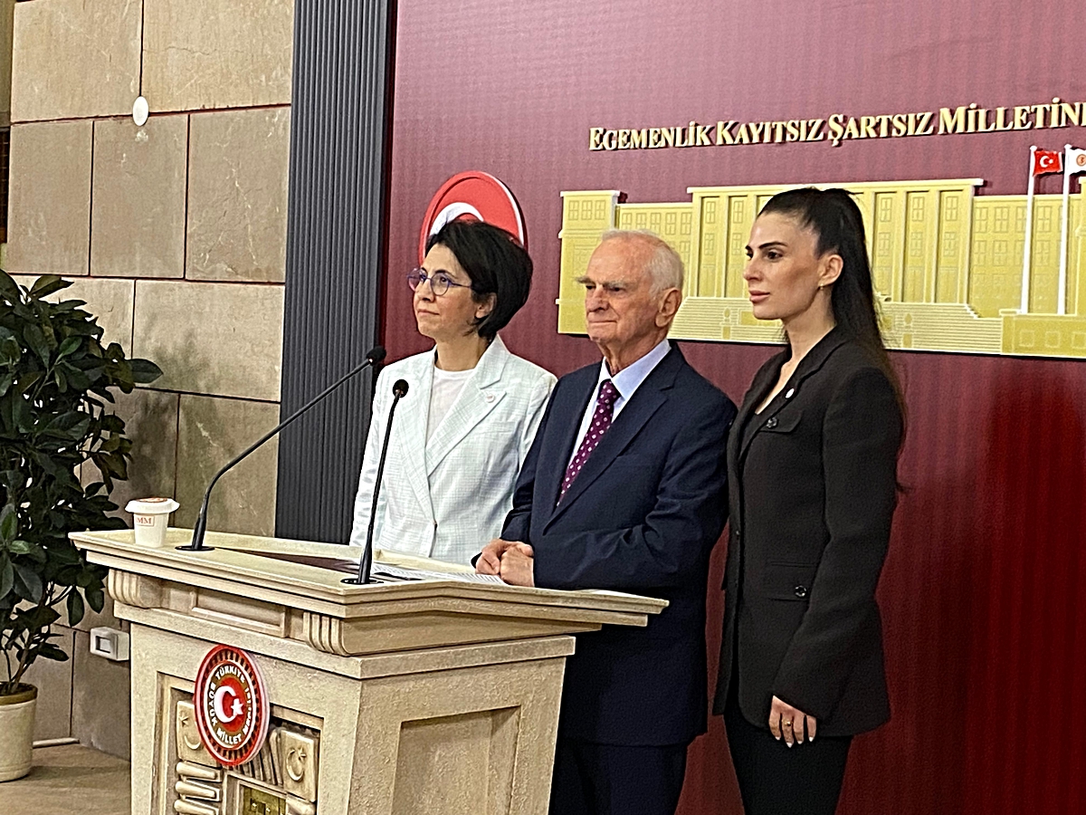 Önder Sav CHP\'den İstifa Etti