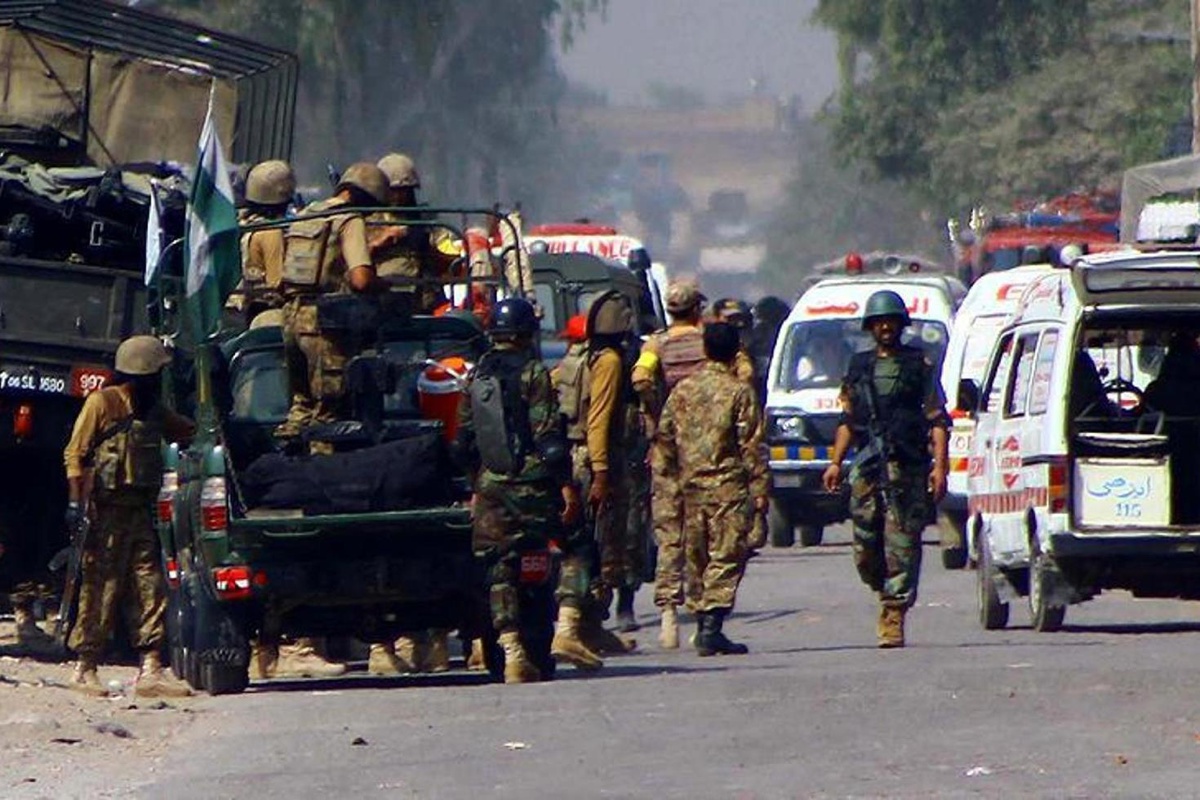 Pakistan\'da polis kontrol noktasına saldırı: 9 polis öldü, 28 polis yaralandı