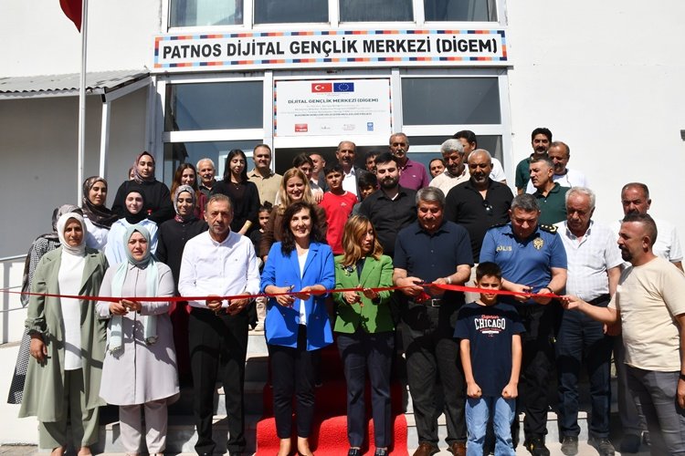 Patnos'ta Dijital <a class='keyword-sd' href='/genclik/' title='Gençlik'>Gençlik</a> Merkezi Açıldı