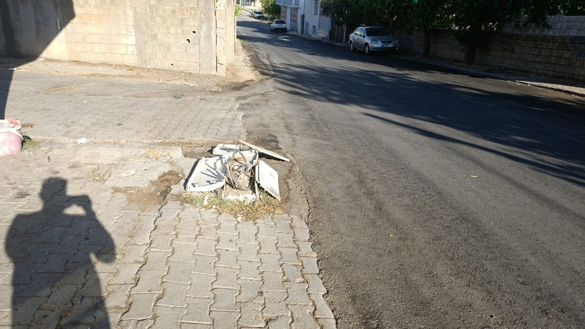 Açık Elektrik Kabloları Tehdit Sağlıyor