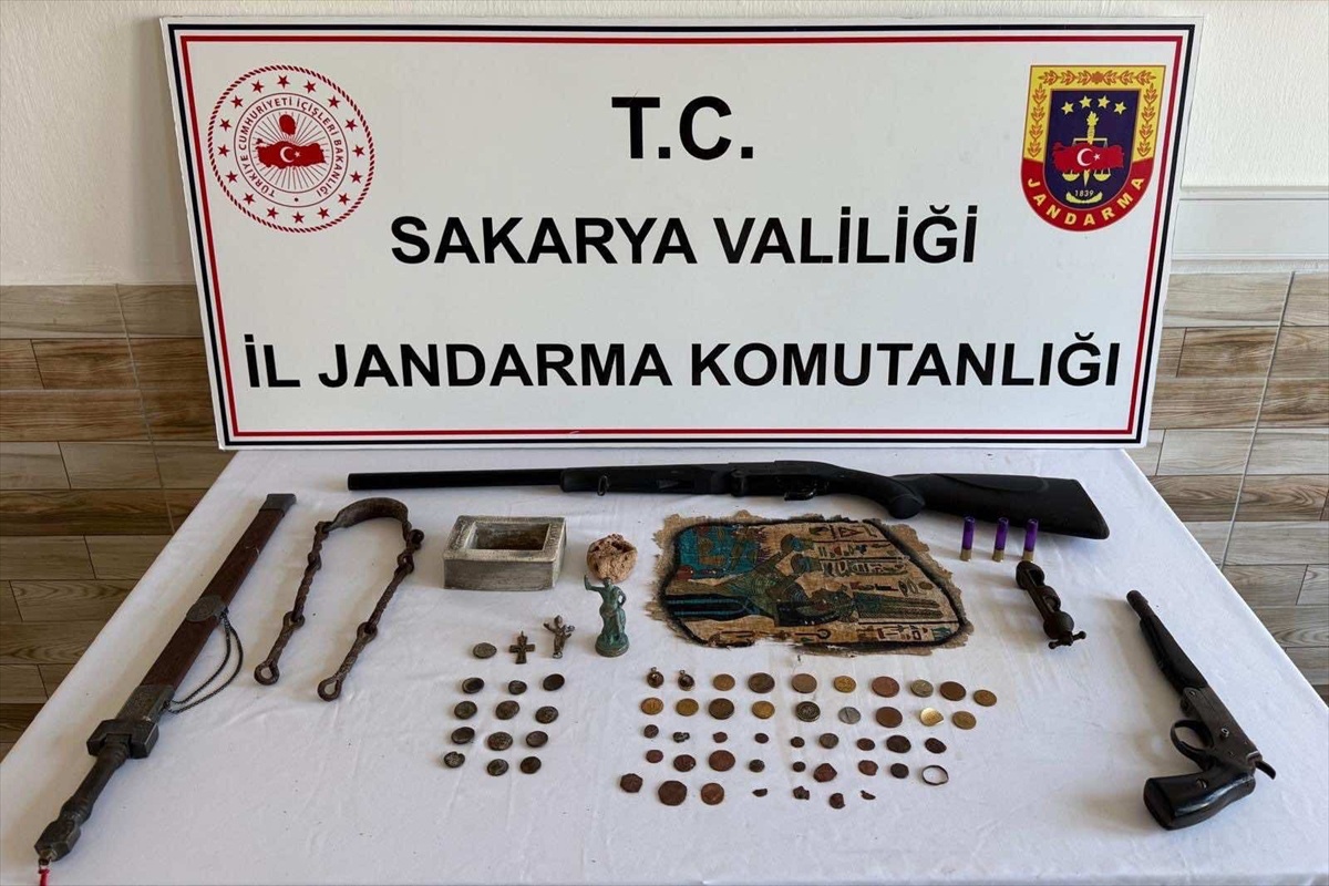Karasu\'da 63 Tarihi Eser Ele Geçirildi