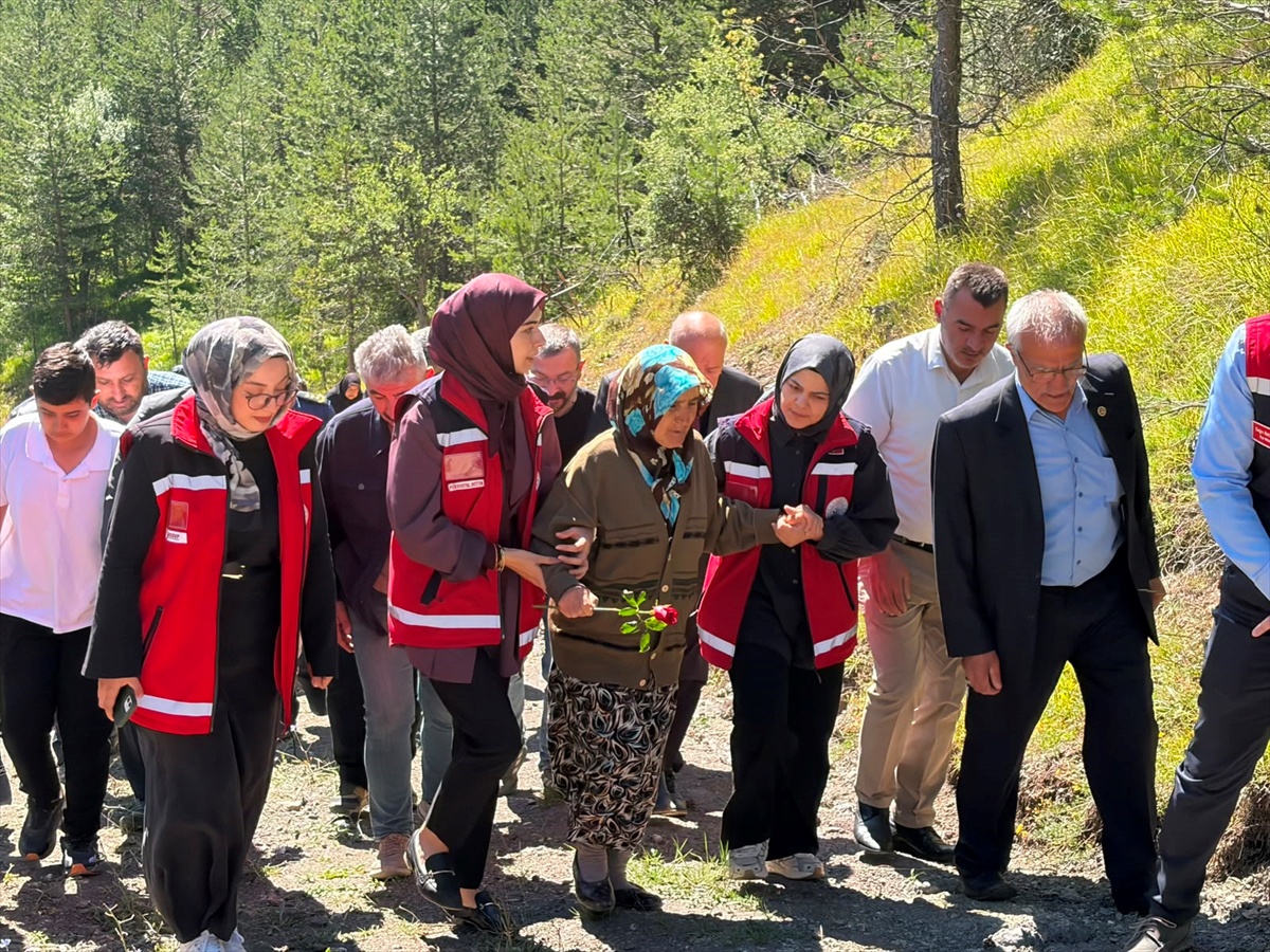 Şehit Ayhan Çayır Tosya\'da kabri başında anıldı