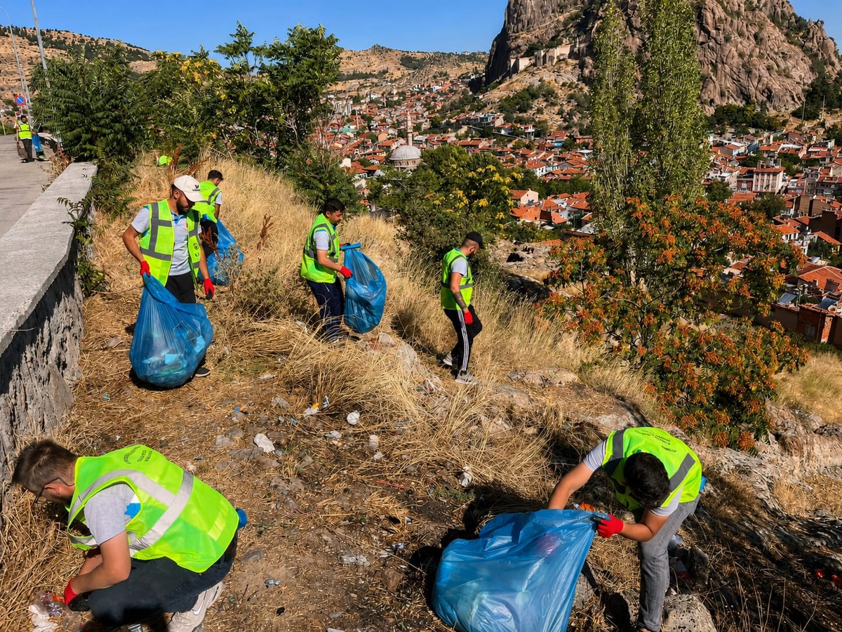 Toplanan çöpler vatandaşların çevre konusundaki duyarsızlığını gözler önüne serdi