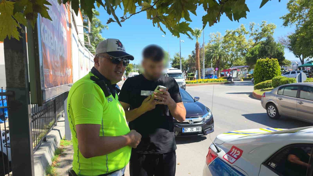 Trafik Polisi Dolandırıcılığı Önledi