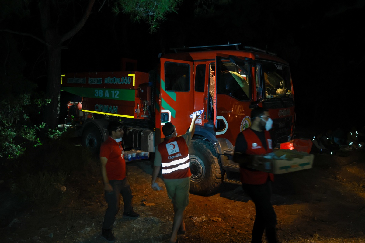Türk Kızılay Orman Yangınlarında Destek Sağlıyor