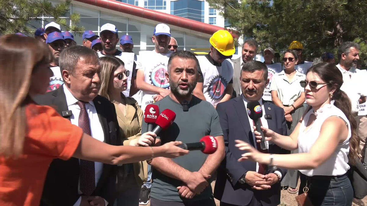 Maden İşçilerinin Eylemi: Zincirlenip Gözaltına Alındılar
