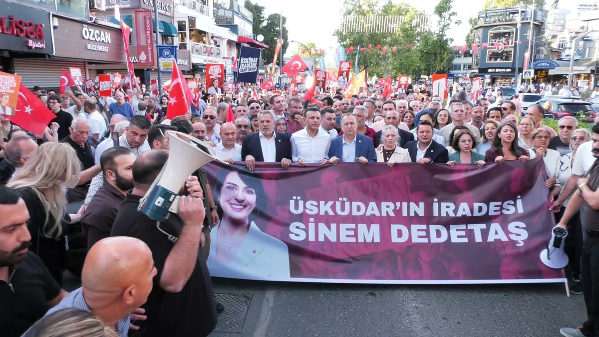 Üsküdar operasyonu protesto edildi... Dedetaş: Her bir vatandaş bir lider gibi sorumluluk alarak kendi özgür iradesine ve cumhuriyete sahip çıksın