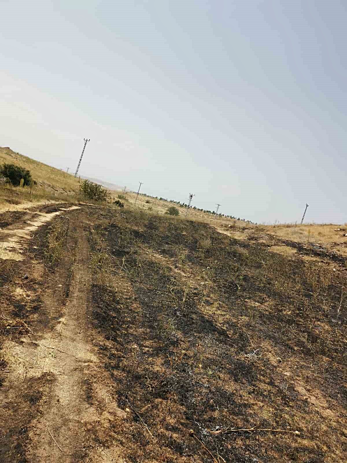 Tuşba\'da Anız Yangını Söndürüldü