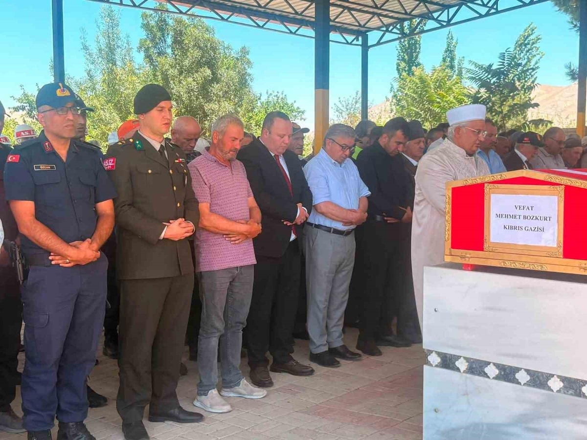 Vefat eden Kıbrıs gazisi toprağa verildi
