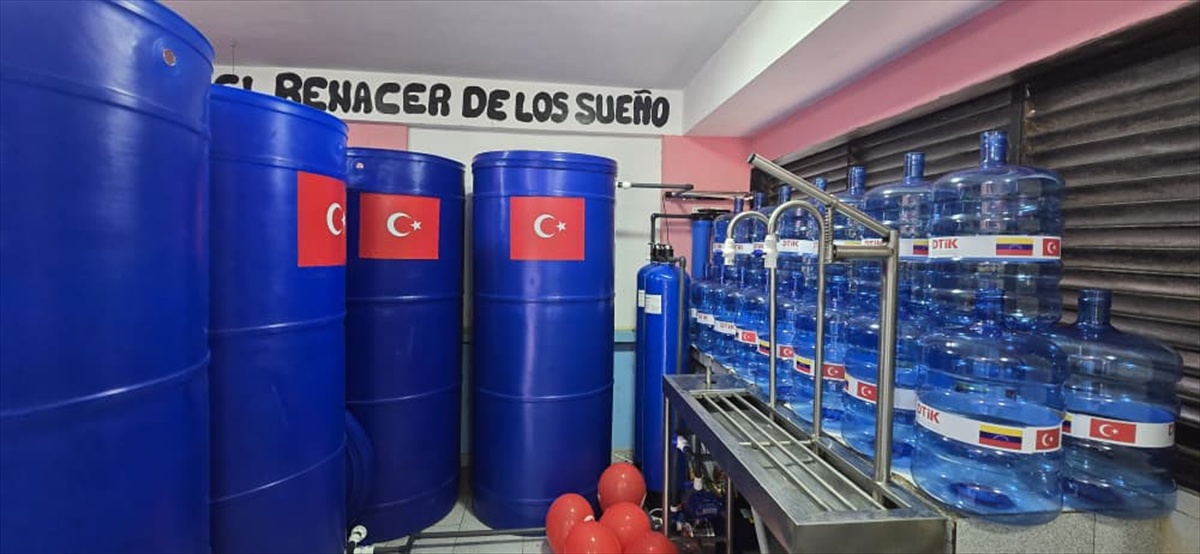 Venezuela\'da Afetzedelere İçme Suyu Desteği