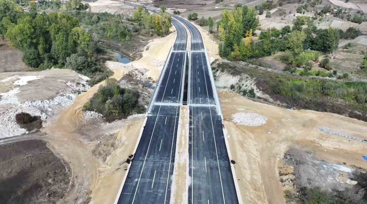 Yaklaşık 4 milyar TL proje bedelli yolda çalışmalar sürüyor