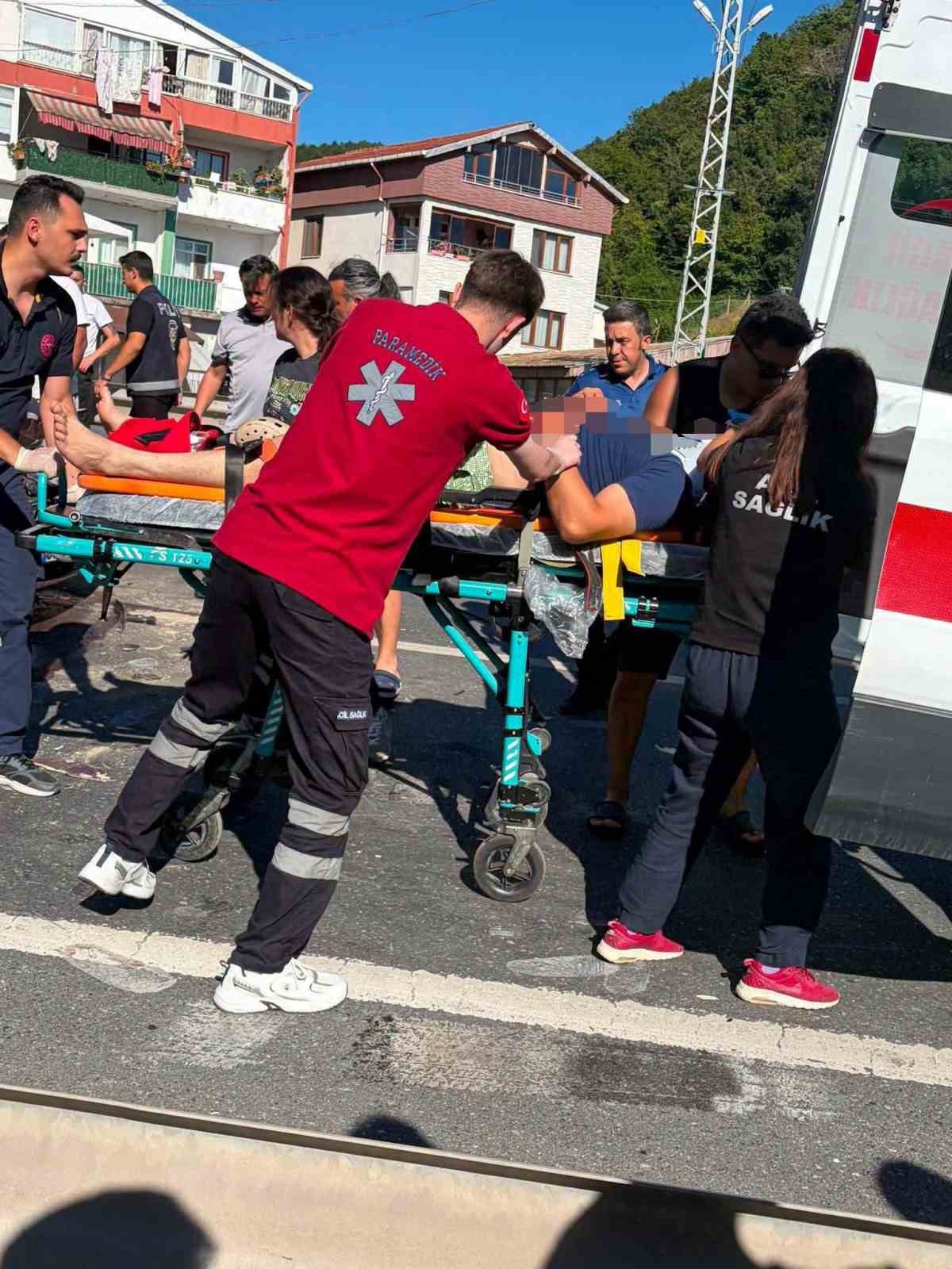 Kamyona Çarpan Otomobilde 2 Yaralı