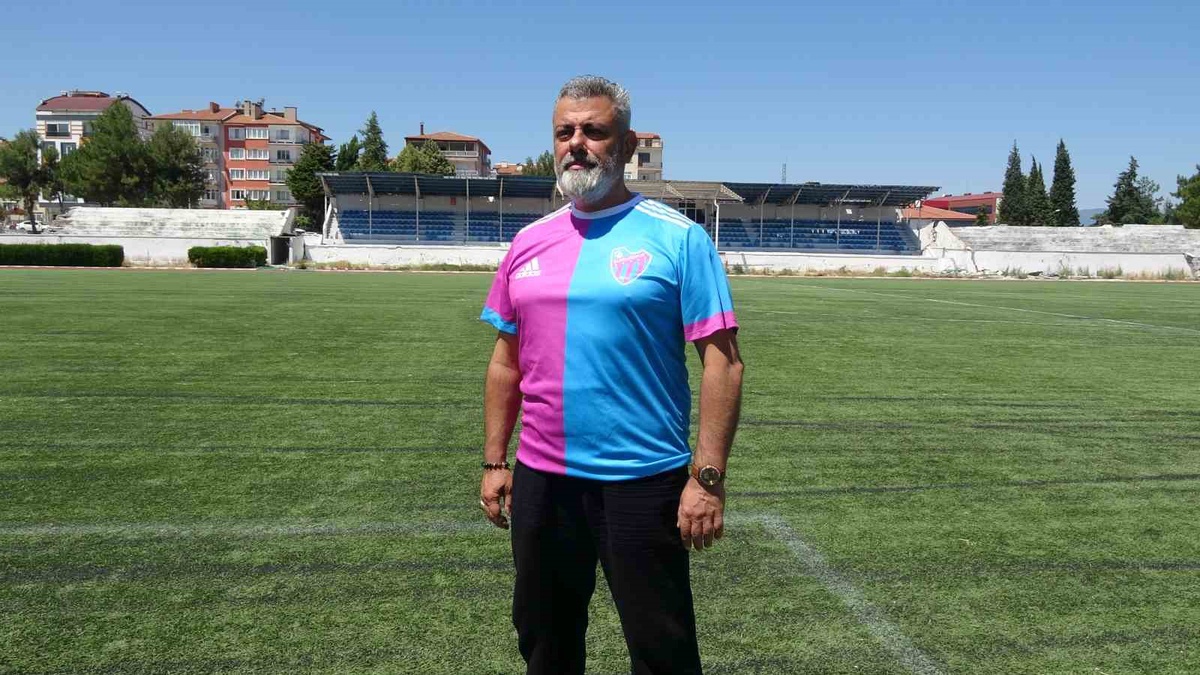 Burdur\'da Gazi Atatürk Stadyumu Yıkılıyor