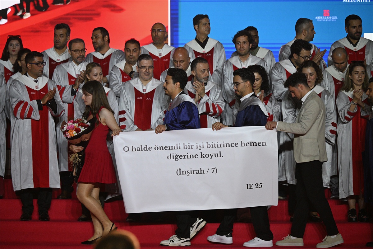 AGÜ 2025-2026 Mezuniyet Töreni Gerçekleşti