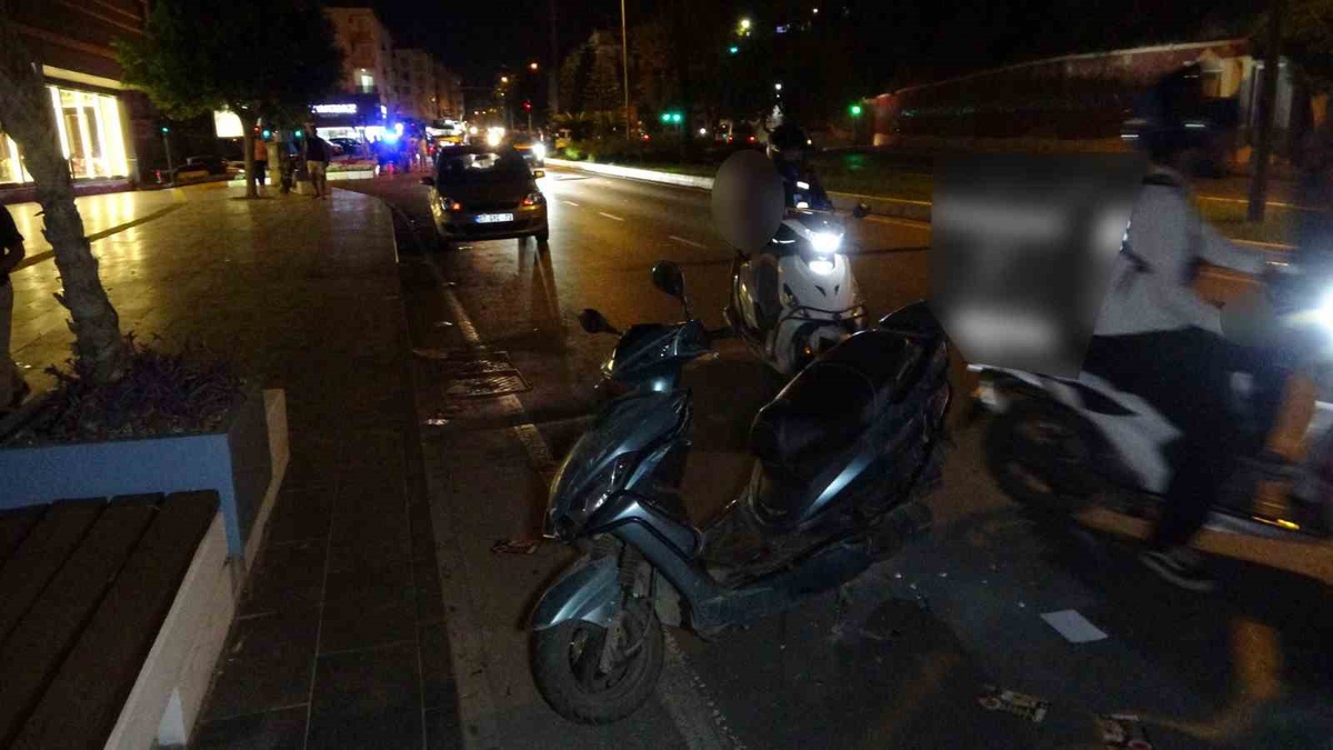 Manavgat\'ta Kaza: Motosiklet Sürücüsü Ağır Yaralandı