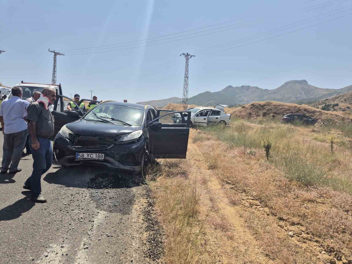 Bingöl\'de Trafik Kazası: 8 Yaralı
