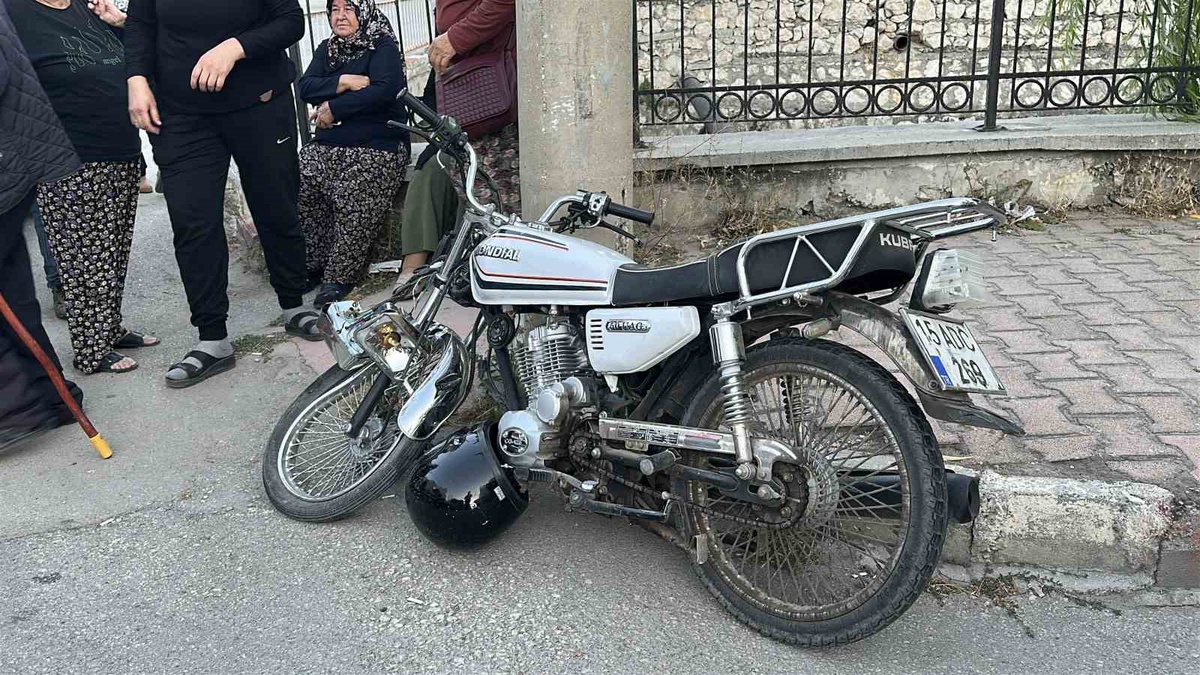 Burdur\'da Trafik Kazası: 2 Yaralı