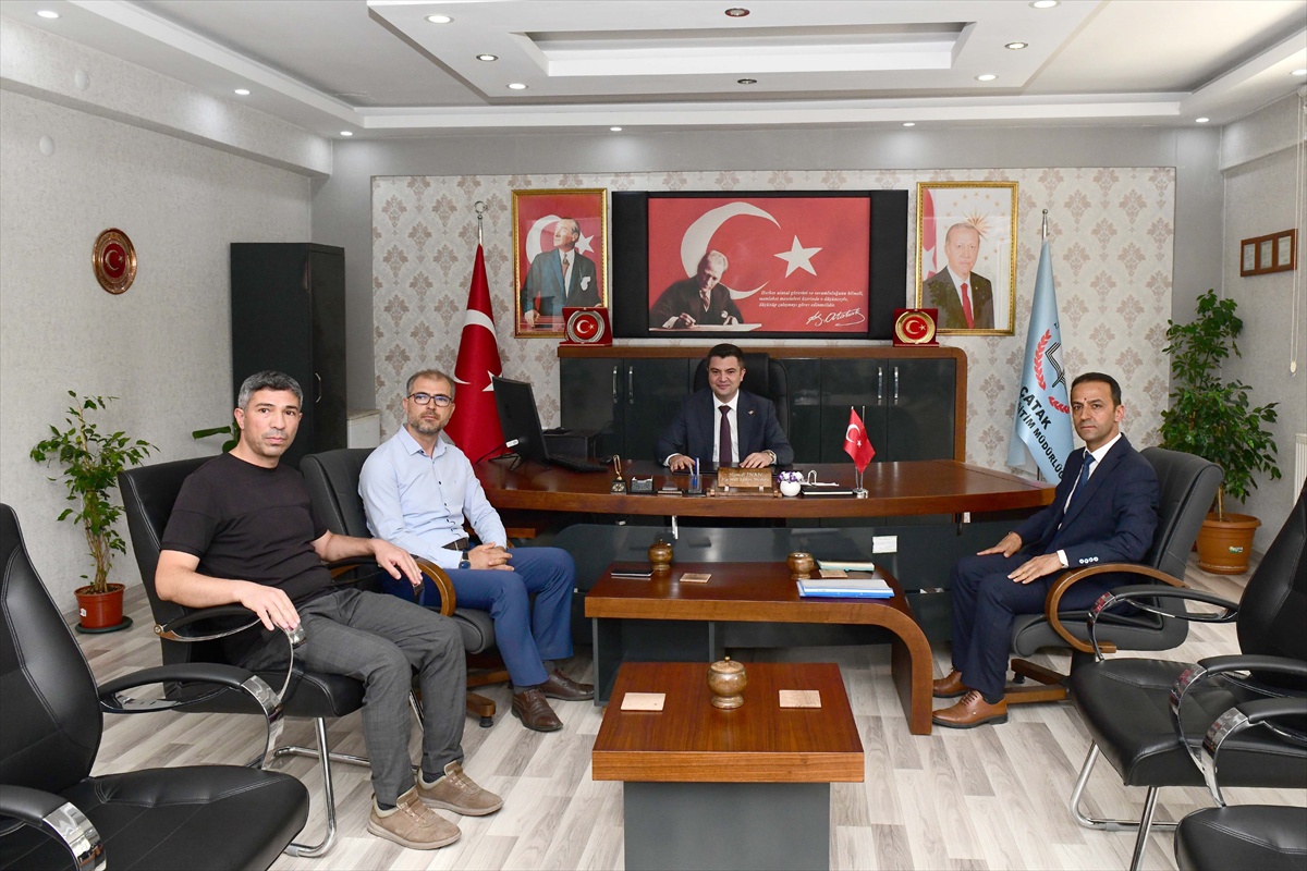 Kaymakam Sarı, Çatak\'ta Eğitim Faaliyetlerini İnceledi