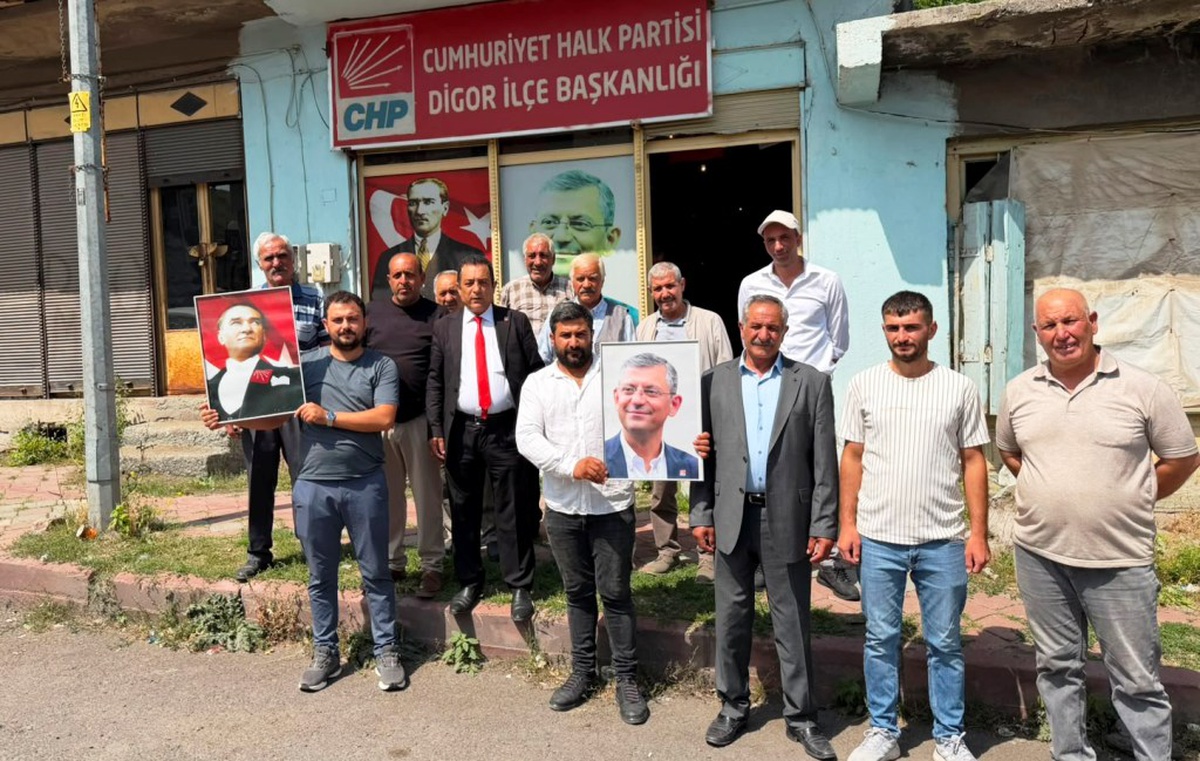 CHP Digor İlçe Teşkilatı partilerinden istifa ederek YENİ Parti\'ye katıldı