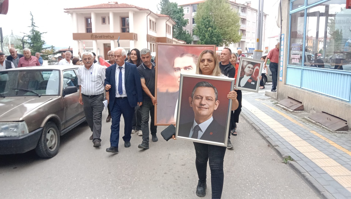 Vezirköprü\'de CHP\'den YENİ Parti\'ye Geçiş Yürüyüşü