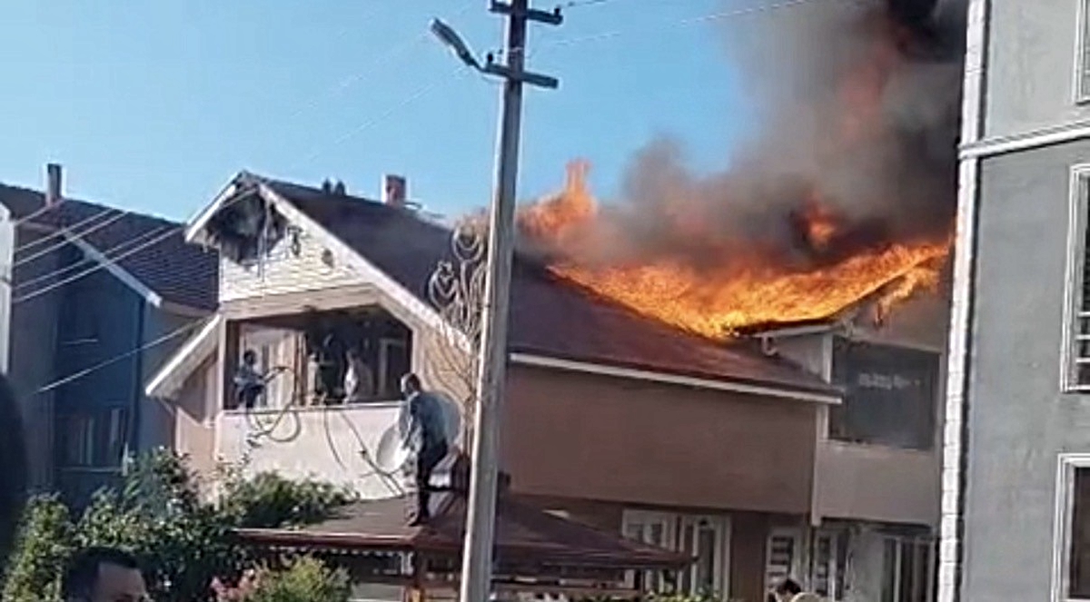 Düzce’de çatı yangını