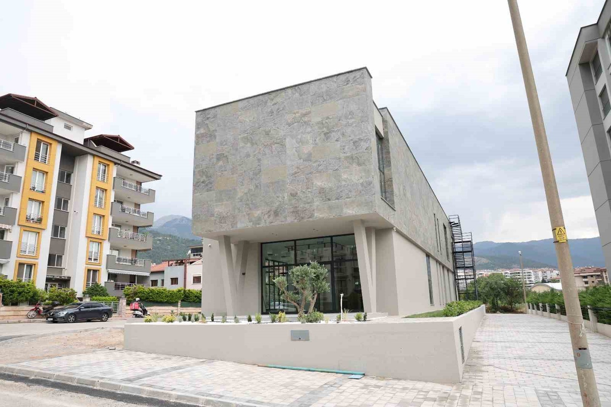 Faik Kaplan Kütüphanesi ve Kitap Kafe çok yakında hizmete açılıyor