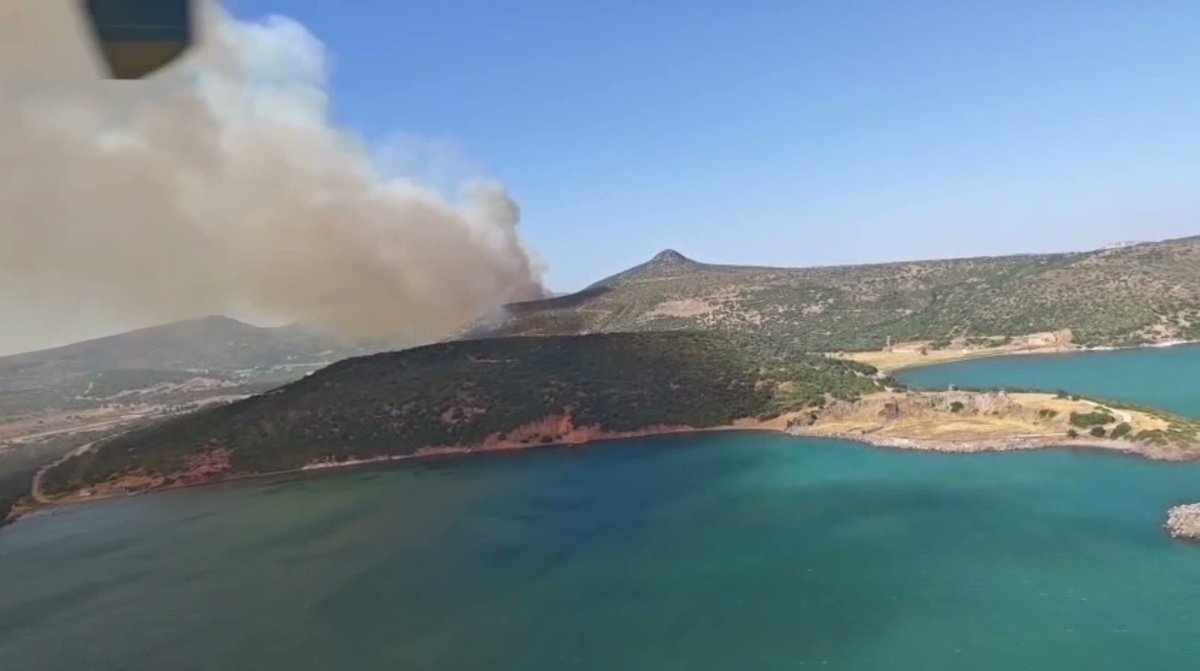 Foça\'da Orman Yangınına Mücadele