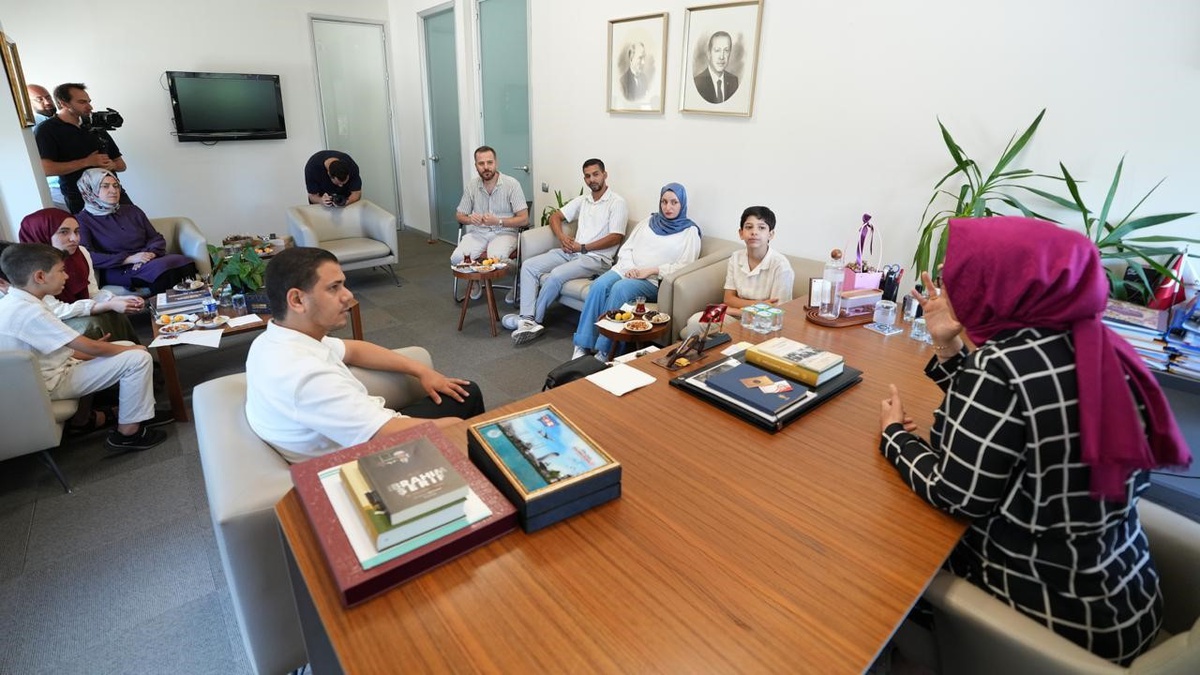 Gazze’nin çocuk elçisi Ramadan Abu Jazar, AK Parti İstanbul İl Başkanlığını ziyaret etti