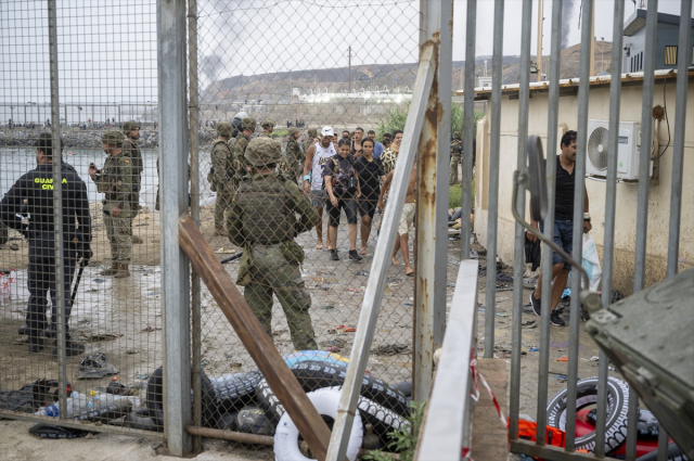 Göçmen kriziyle boğuşan İspanya'ya ilk darbe! Schengen kapsamındaki serbest dolaşımı askıya aldılar