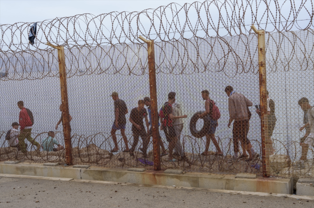 Göçmen kriziyle boğuşan İspanya'ya ilk darbe! Schengen kapsamındaki serbest dolaşımı askıya aldılar