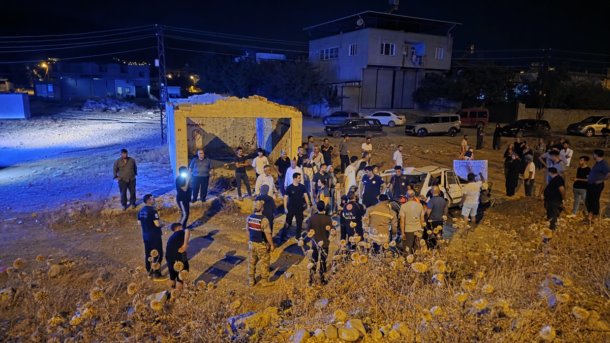 Hassa\'da Otomobil Devrildi: 5 Yaralı