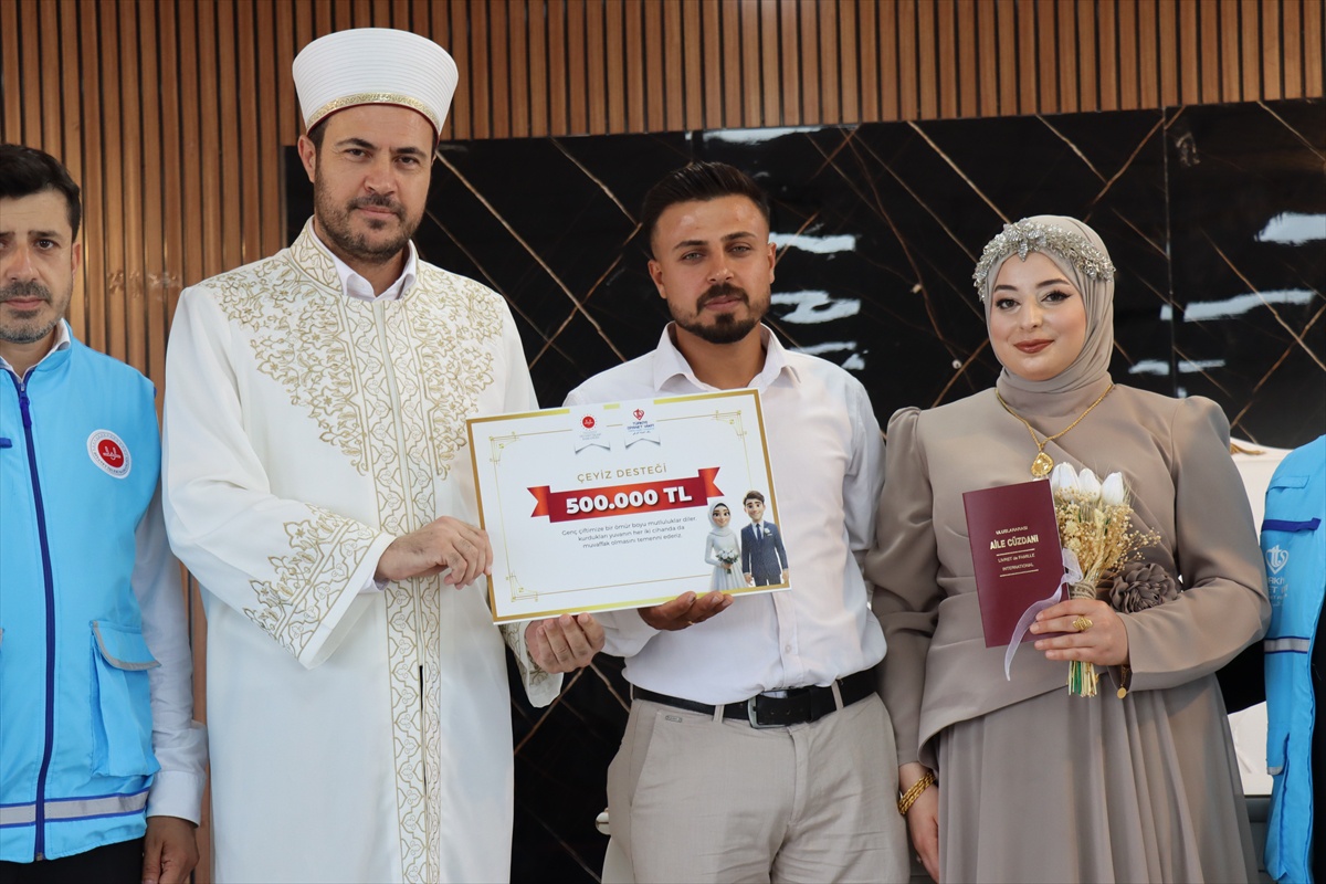 Hatay\'da Çeyiz Desteğiyle Nikah