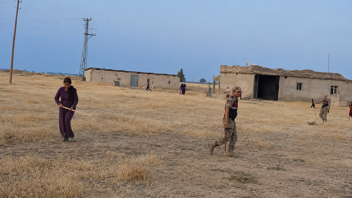 Akçakale\'de Arazi Anlaşmazlığına Taşlı Kavga