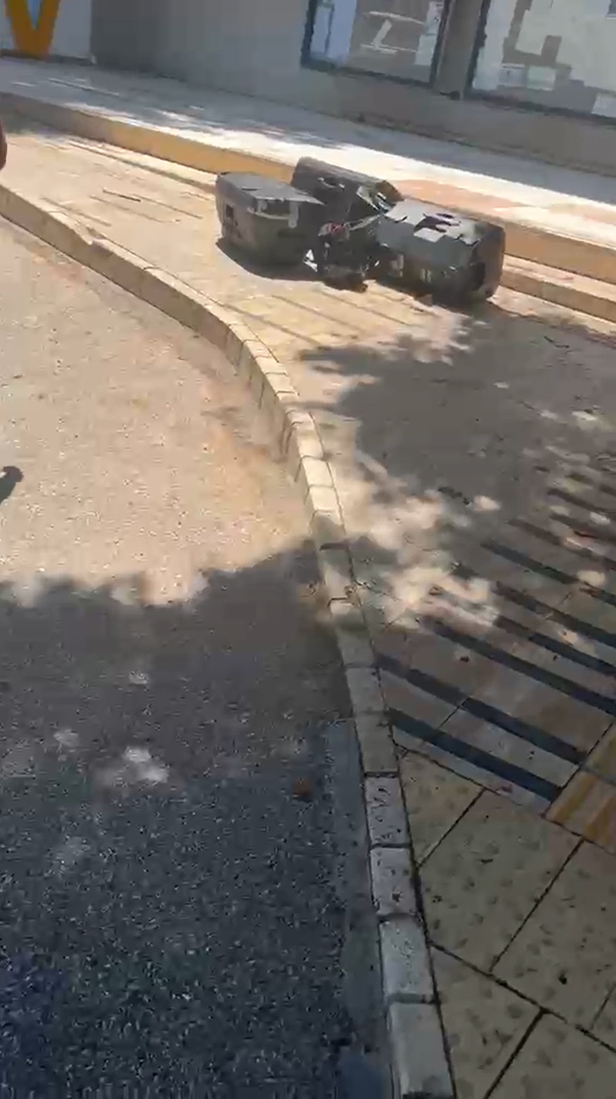 Belediye Önünde Ateş Yakan İşletmeci Ceza İle Tepki Göstermeye Çalıştı
