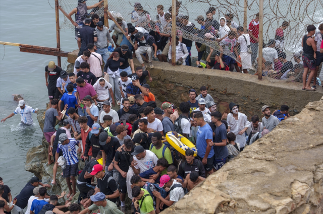 İspanya Başbakanı Sanchez, göçmen kriziyle ilgili sessizliğini bozdu