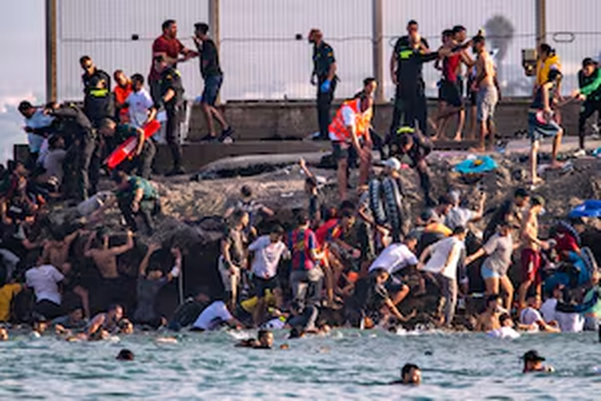 Ceuta\'da Göçmen Krizi: 49 Bin Geçiş